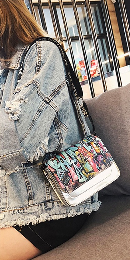 KW80409 STREET ART DESIGN SLING BAG SILVER